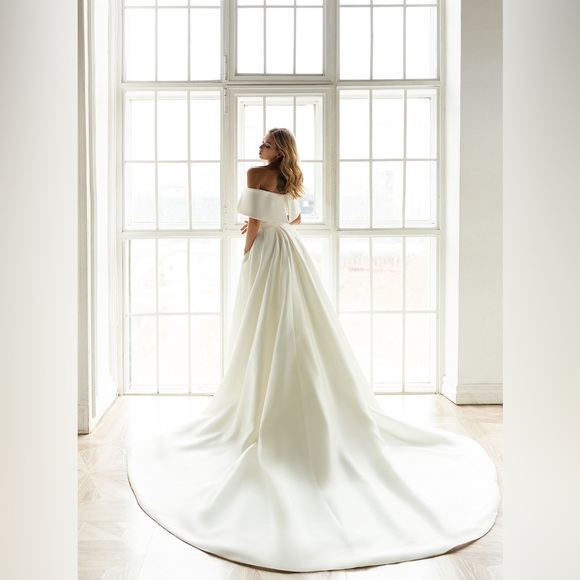 Jess overskirt size 12, color is Ivory - Picture 1 of 5
